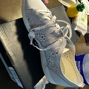 Cole Haan Women's White Grand Pro Laser Cut Lace Up Comfort Shoes